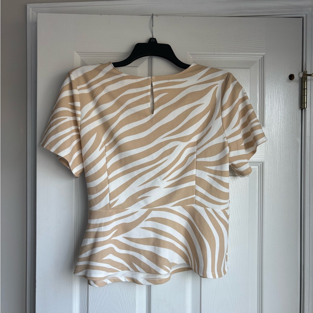 MELLODAY Tan and White Zebra Print Blouse - Picture 2 of 3